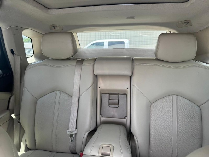 Cadillac SRX Vehicle Full-screen Gallery Image 11