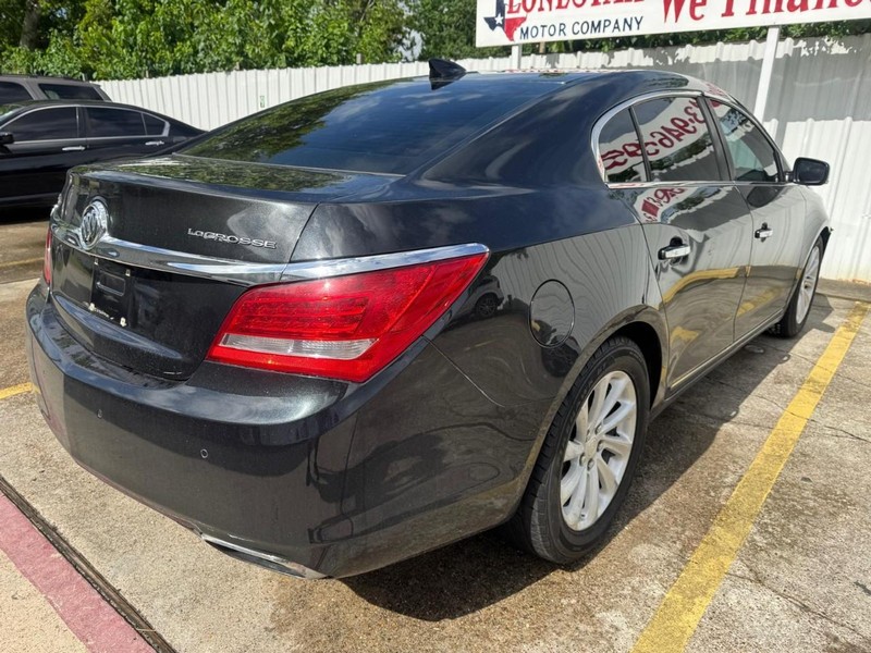 Buick LaCrosse Vehicle Full-screen Gallery Image 05
