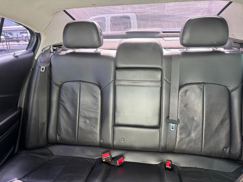 Buick LaCrosse Vehicle Full-screen Gallery Image 10