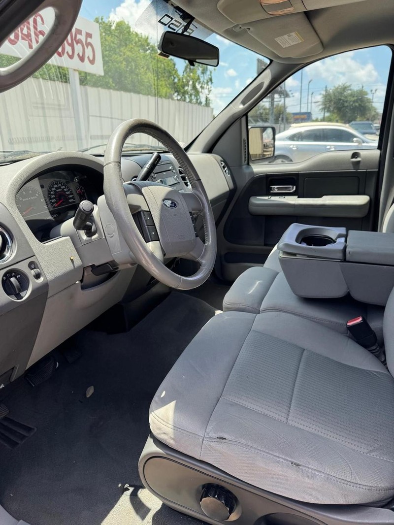 Ford F-150 Vehicle Full-screen Gallery Image 09