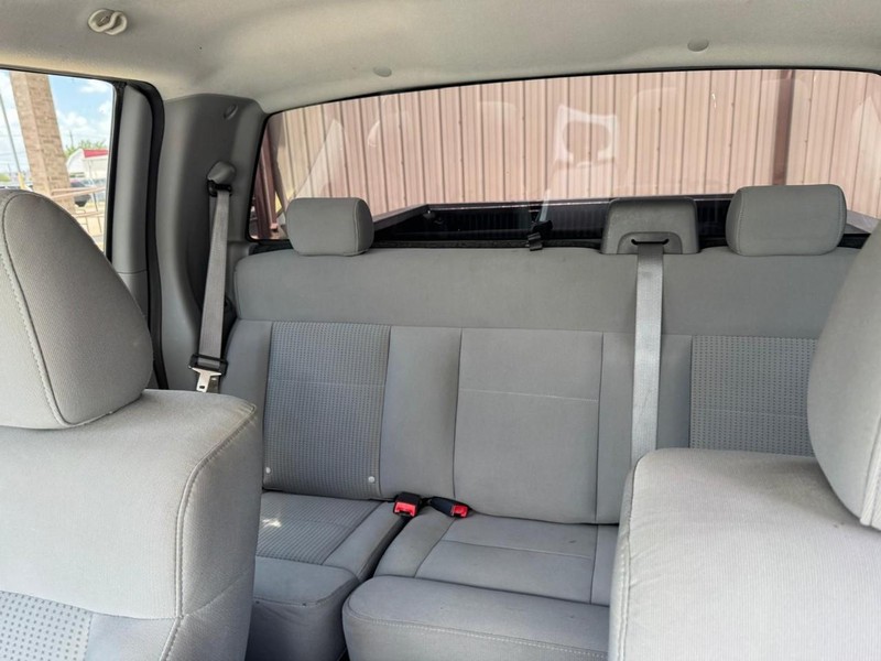 Ford F-150 Vehicle Full-screen Gallery Image 11