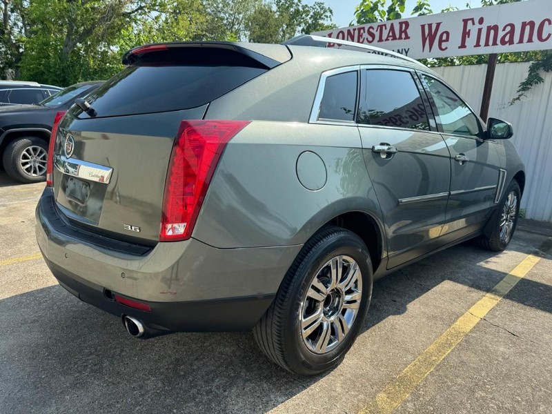 Cadillac SRX Vehicle Full-screen Gallery Image 05
