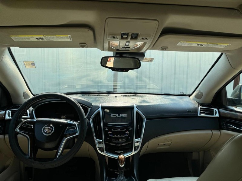 Cadillac SRX Vehicle Full-screen Gallery Image 09