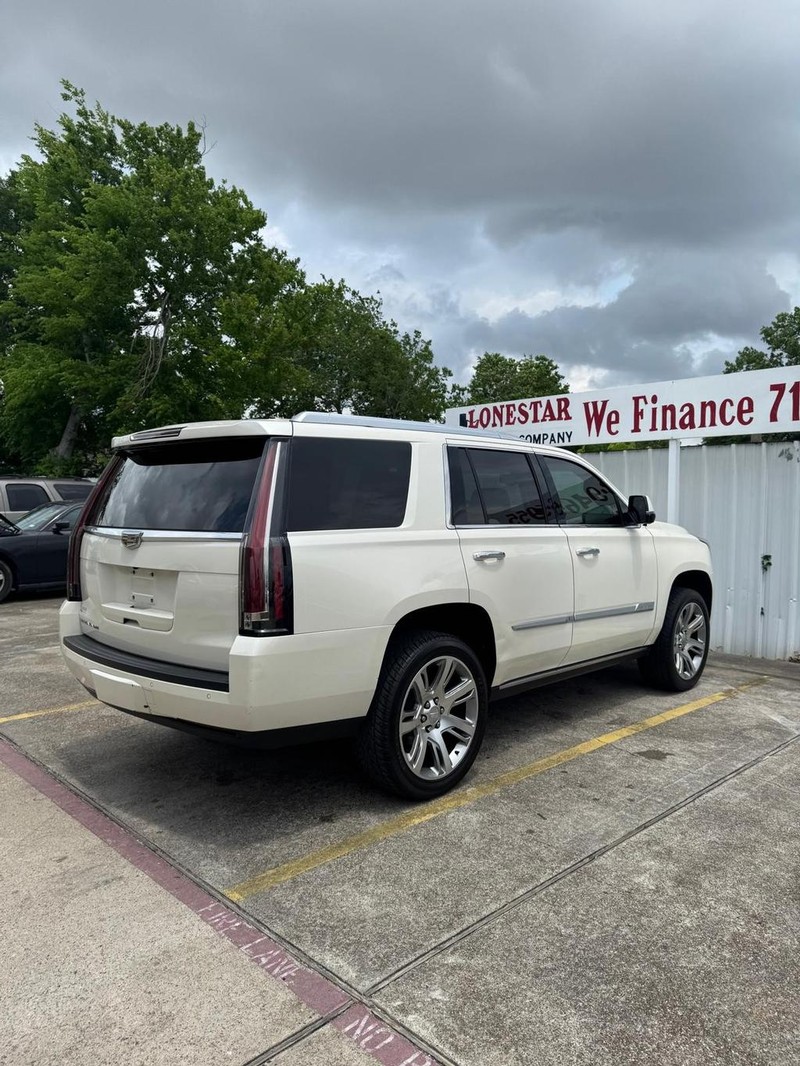 Cadillac Escalade Vehicle Full-screen Gallery Image 06