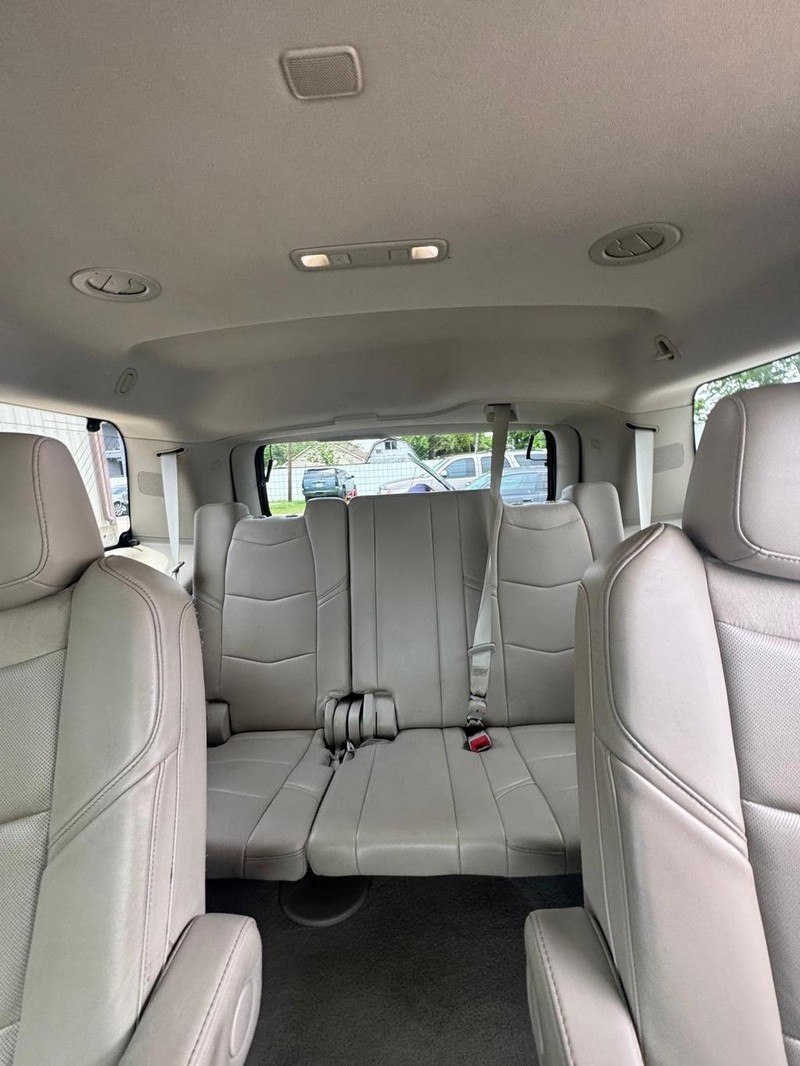 Cadillac Escalade Vehicle Full-screen Gallery Image 10
