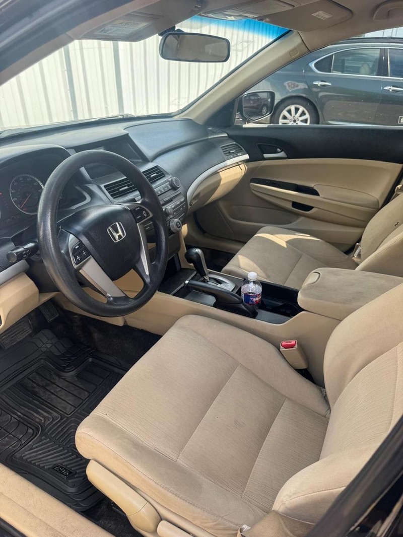 Honda Accord Sedan Vehicle Full-screen Gallery Image 08