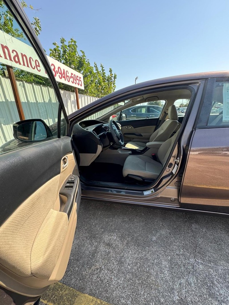 Honda Civic Sedan Vehicle Full-screen Gallery Image 09