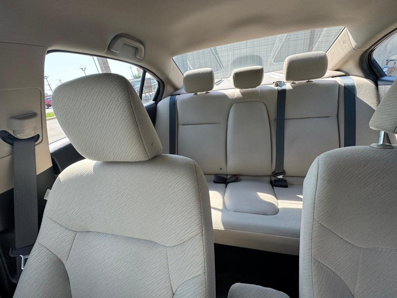 Honda Civic Sedan Vehicle Full-screen Gallery Image 11
