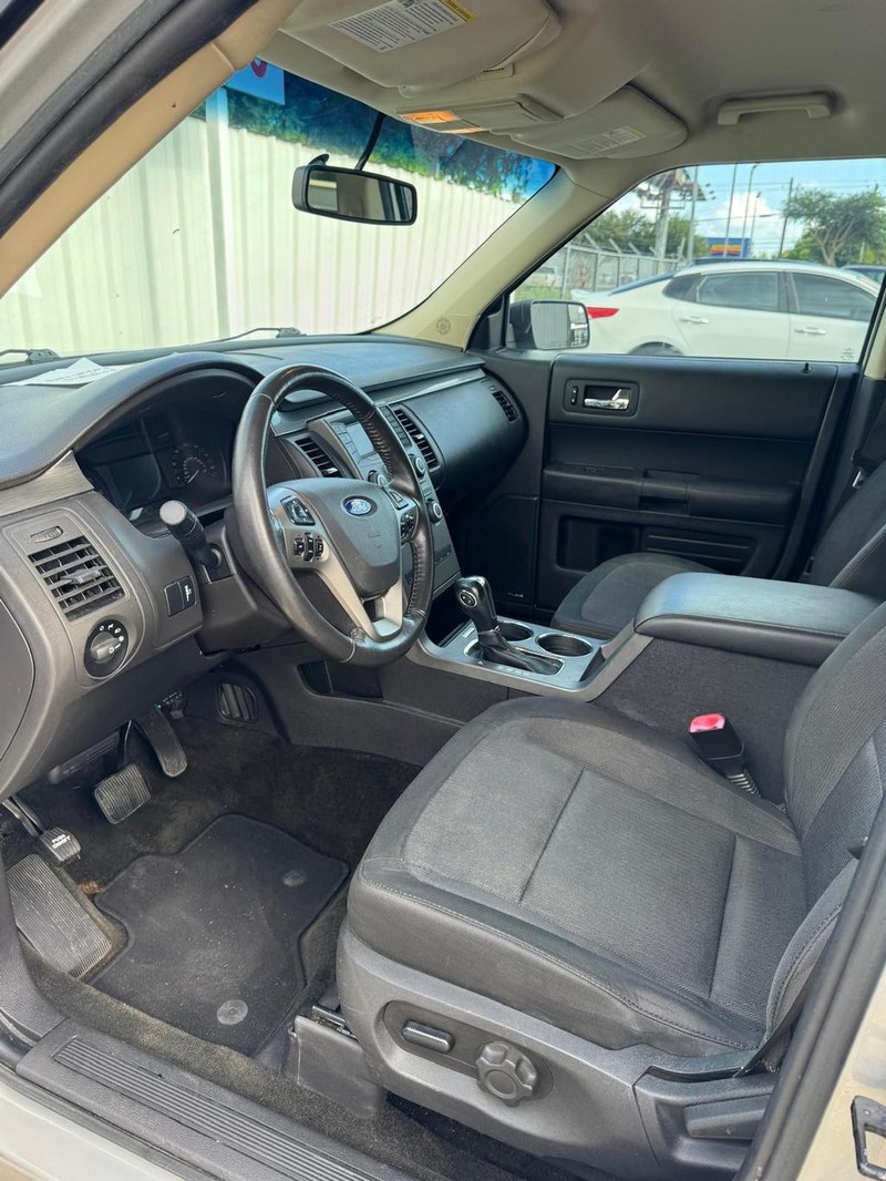 Ford Flex Vehicle Full-screen Gallery Image 09