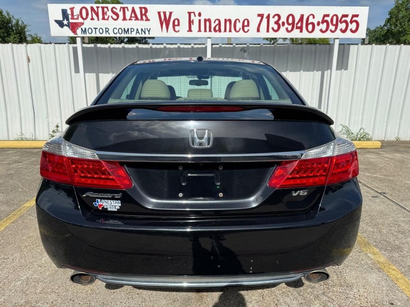 Honda Accord Sedan Vehicle Full-screen Gallery Image 04