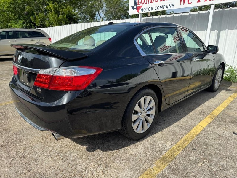 Honda Accord Sedan Vehicle Full-screen Gallery Image 06