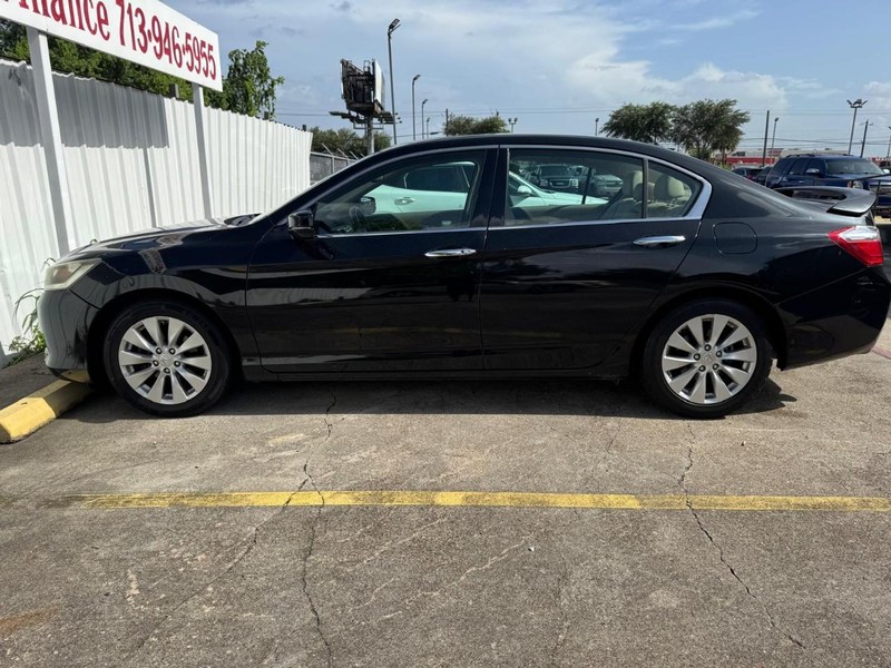 Honda Accord Sedan Vehicle Full-screen Gallery Image 08