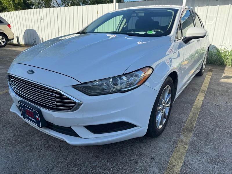 Ford Fusion Vehicle Full-screen Gallery Image 02