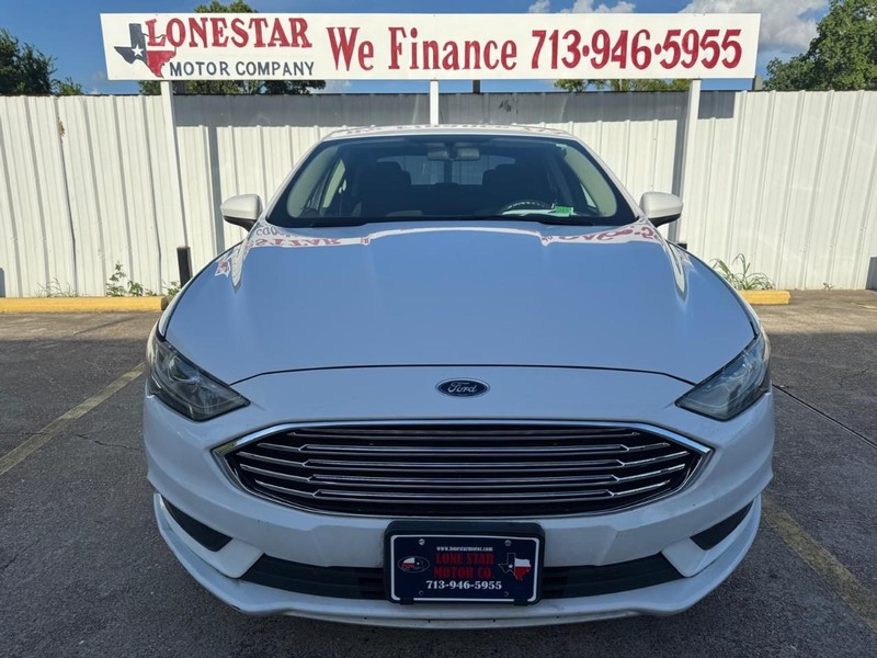 Ford Fusion Vehicle Full-screen Gallery Image 03