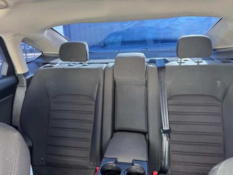 Ford Fusion Vehicle Full-screen Gallery Image 11