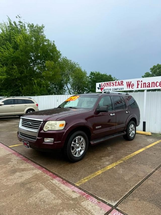 Ford Explorer Vehicle Full-screen Gallery Image 02