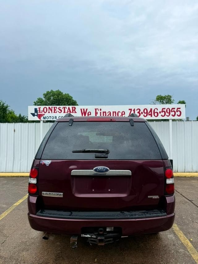 Ford Explorer Vehicle Full-screen Gallery Image 04