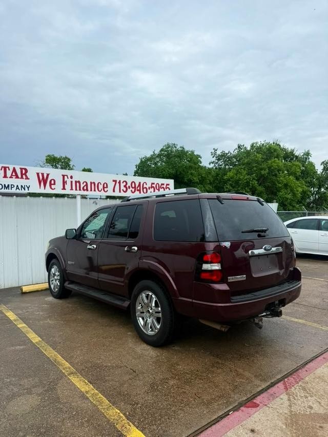 Ford Explorer Vehicle Full-screen Gallery Image 06