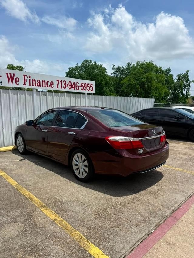 Honda Accord Sedan Vehicle Full-screen Gallery Image 05