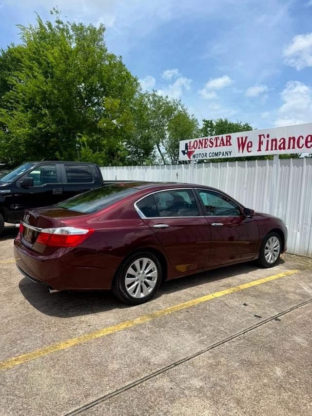 Honda Accord Sedan Vehicle Full-screen Gallery Image 06