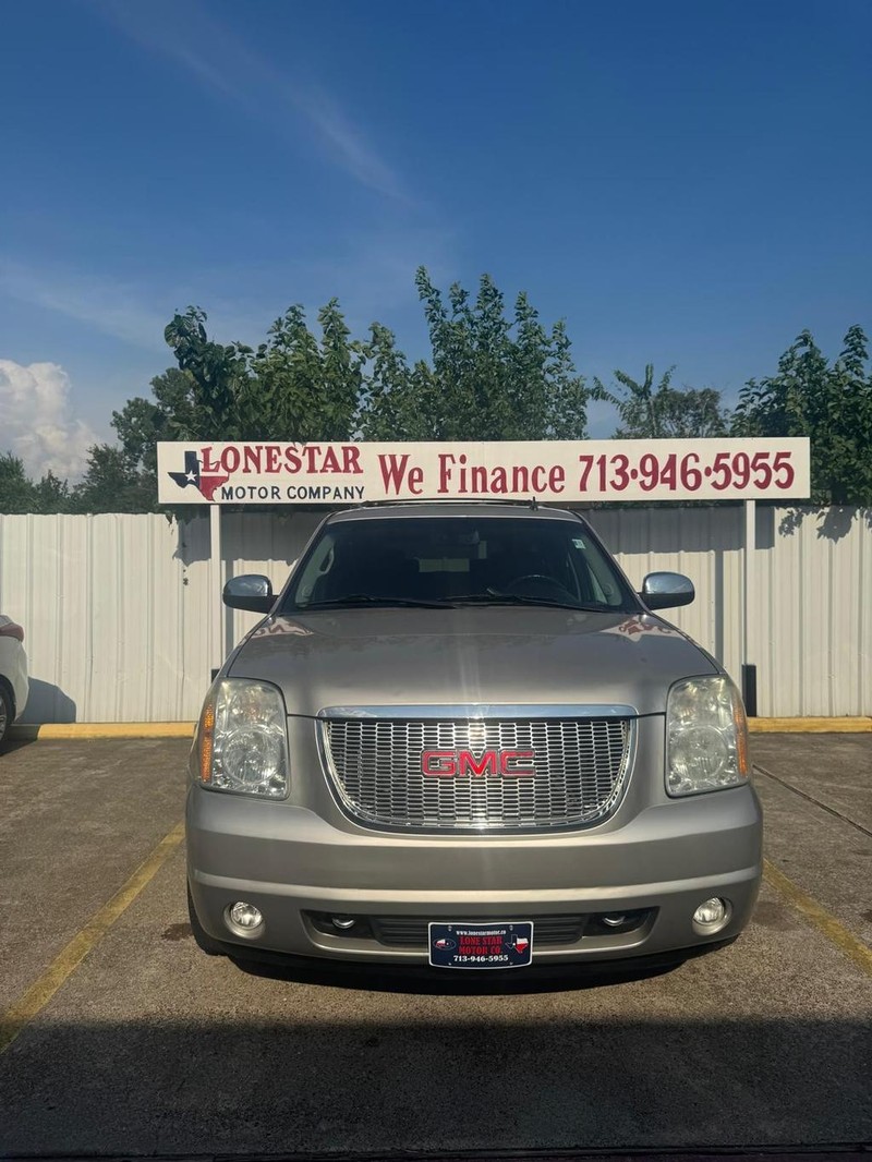 GMC Yukon Vehicle Full-screen Gallery Image 03