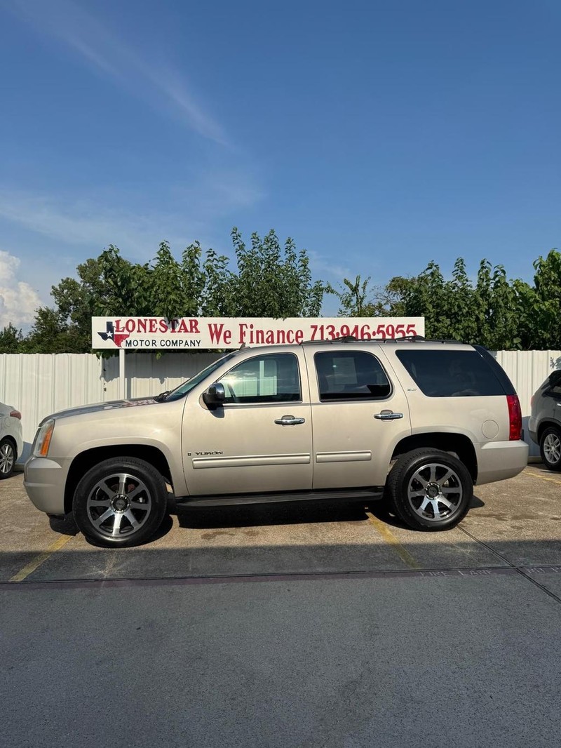 GMC Yukon Vehicle Full-screen Gallery Image 07
