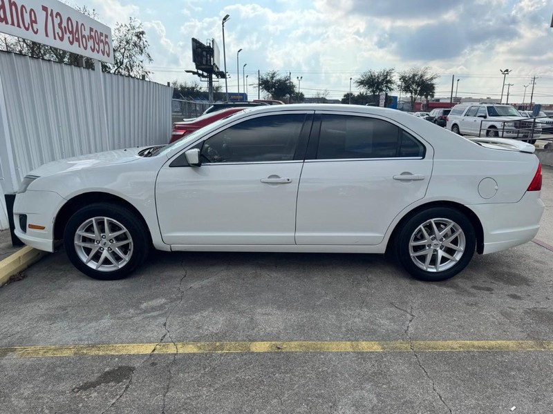 Ford Fusion Vehicle Full-screen Gallery Image 07