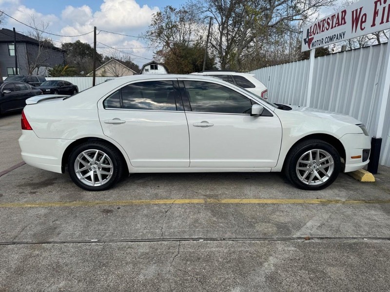 Ford Fusion Vehicle Full-screen Gallery Image 08