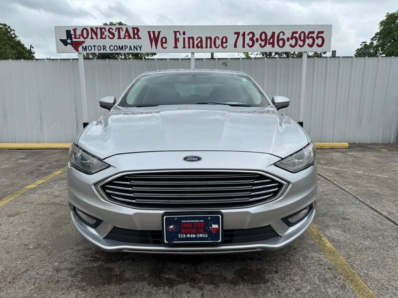 Ford Fusion Vehicle Full-screen Gallery Image 03