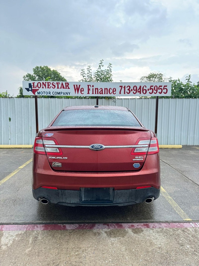 Ford Taurus Vehicle Full-screen Gallery Image 04