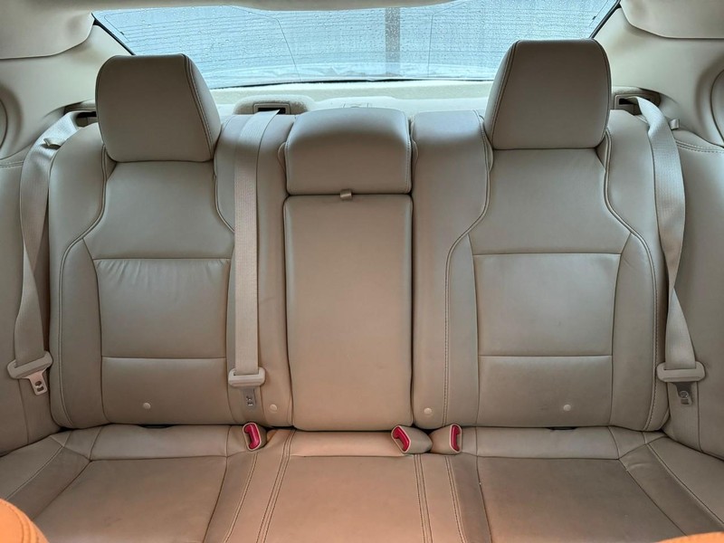 Ford Taurus Vehicle Full-screen Gallery Image 09