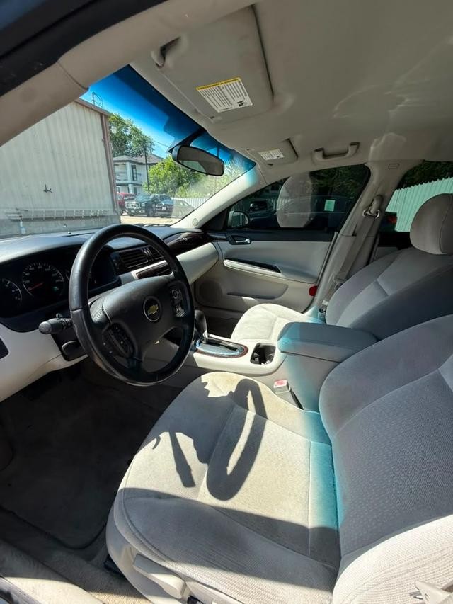 Chevrolet Impala Vehicle Full-screen Gallery Image 07