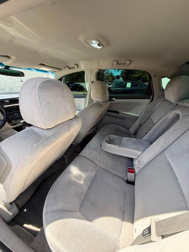 Chevrolet Impala Vehicle Full-screen Gallery Image 08