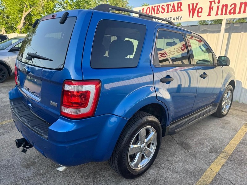 Ford Escape Vehicle Full-screen Gallery Image 05