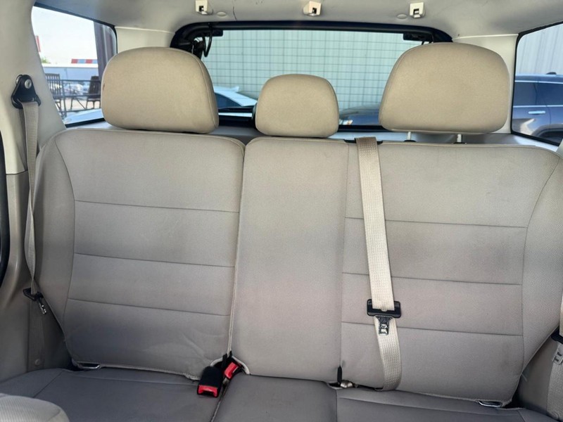 Ford Escape Vehicle Full-screen Gallery Image 10