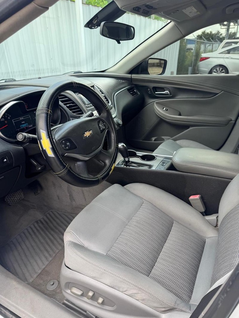 Chevrolet Impala Vehicle Full-screen Gallery Image 07
