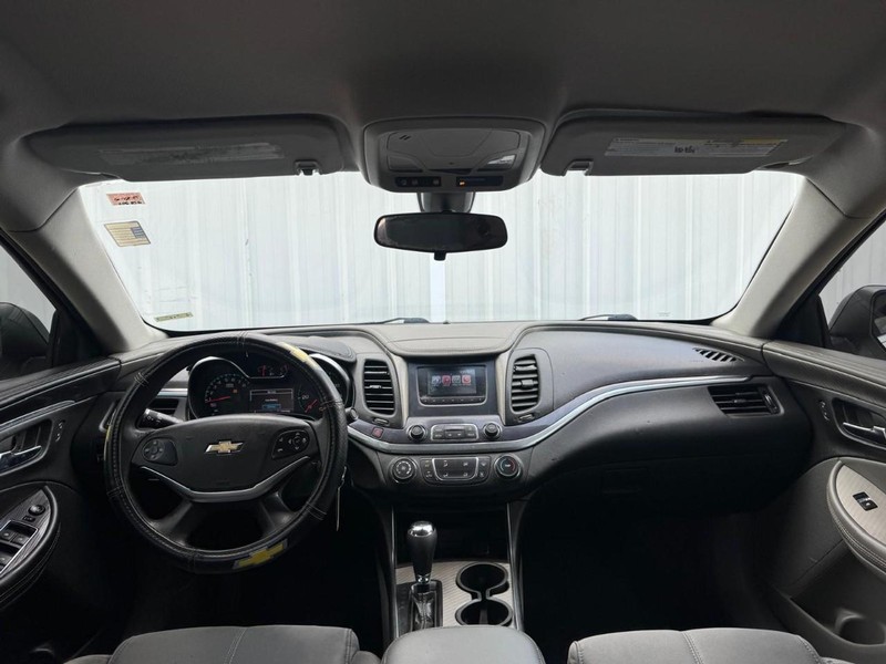 Chevrolet Impala Vehicle Full-screen Gallery Image 08