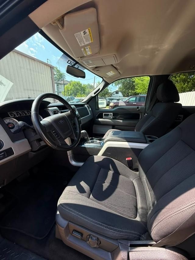 Ford F-150 Vehicle Full-screen Gallery Image 07