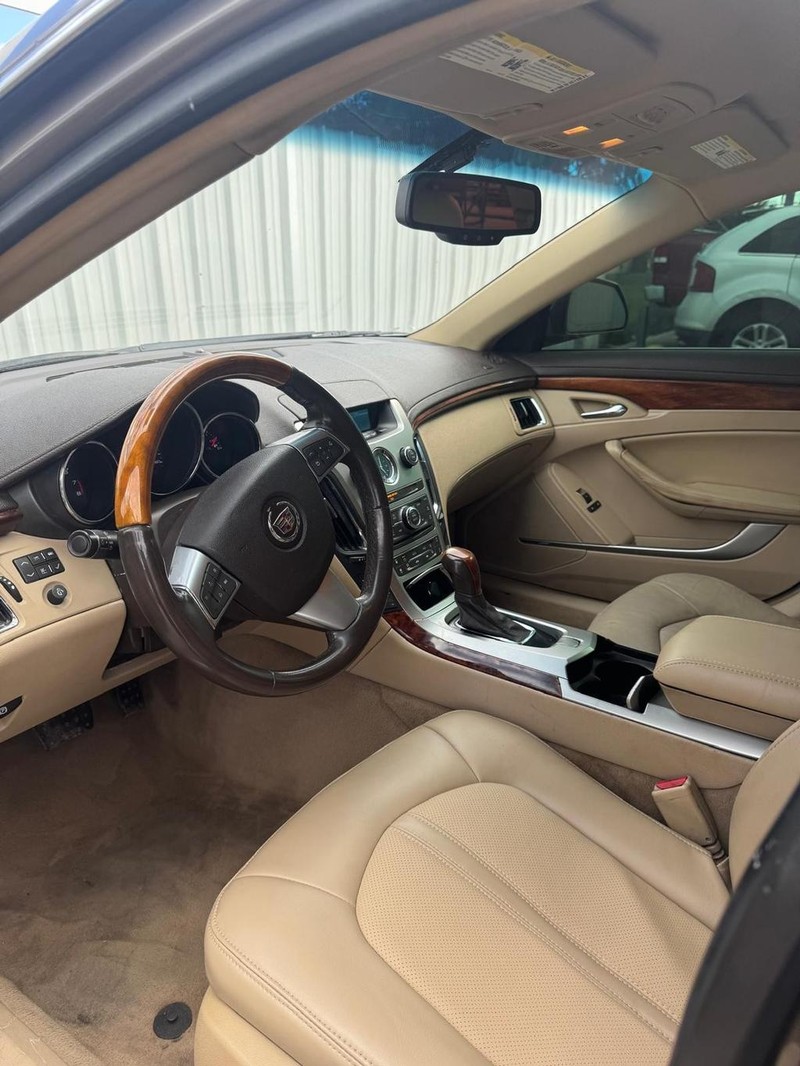 Cadillac CTS Sedan Vehicle Full-screen Gallery Image 09