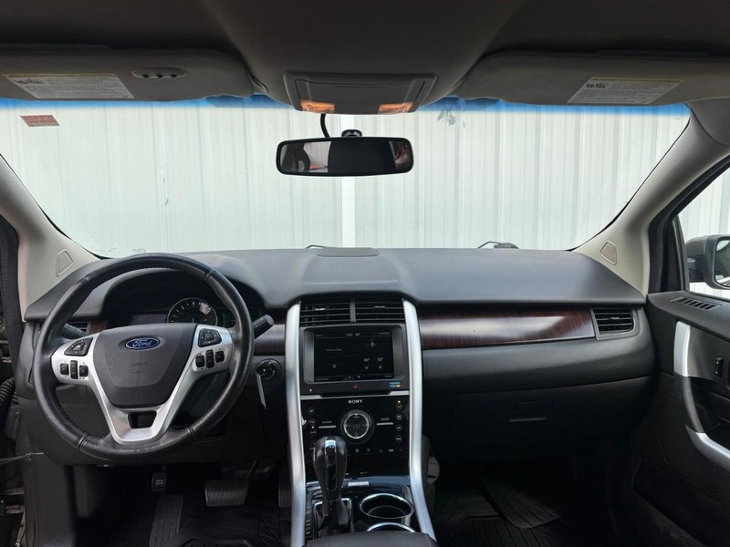 Ford Edge Vehicle Full-screen Gallery Image 09