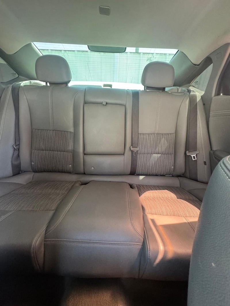 Chevrolet Impala Vehicle Full-screen Gallery Image 09