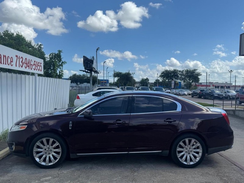 Lincoln MKS Vehicle Full-screen Gallery Image 07