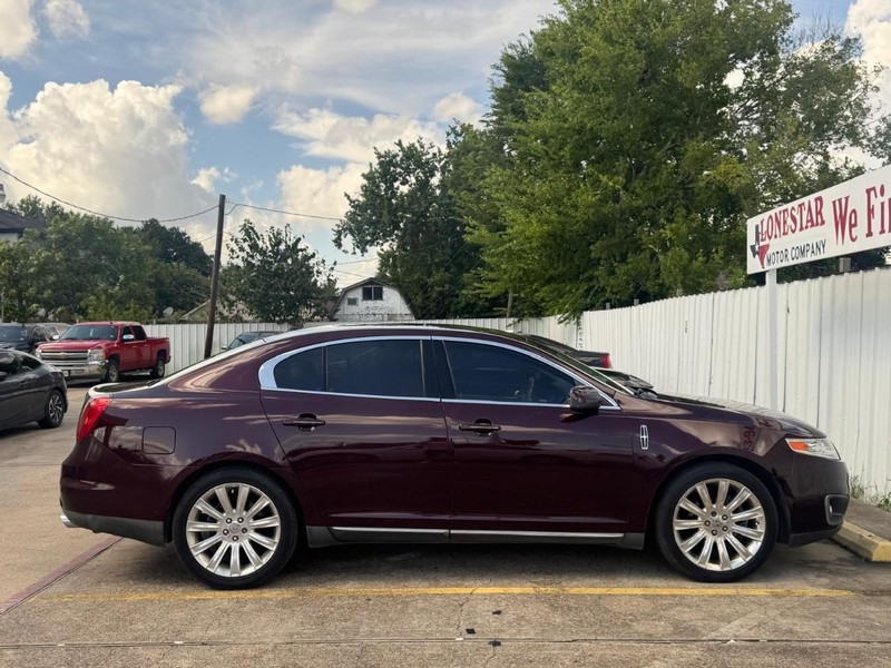 Lincoln MKS Vehicle Full-screen Gallery Image 08