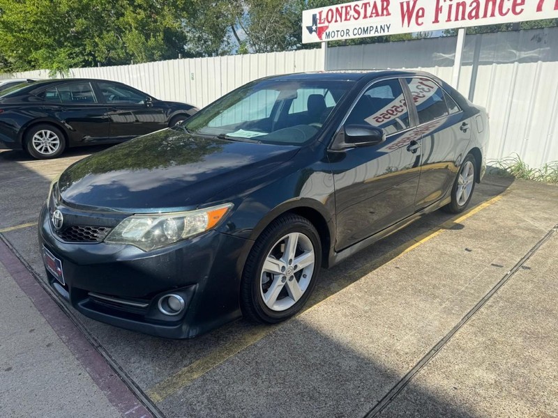 Toyota Camry Vehicle Full-screen Gallery Image 02