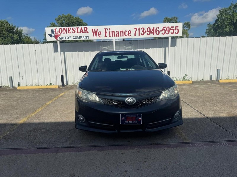 Toyota Camry Vehicle Full-screen Gallery Image 03