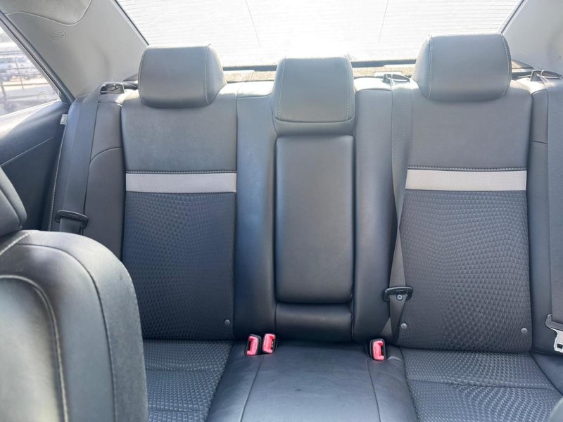 Toyota Camry Vehicle Full-screen Gallery Image 12
