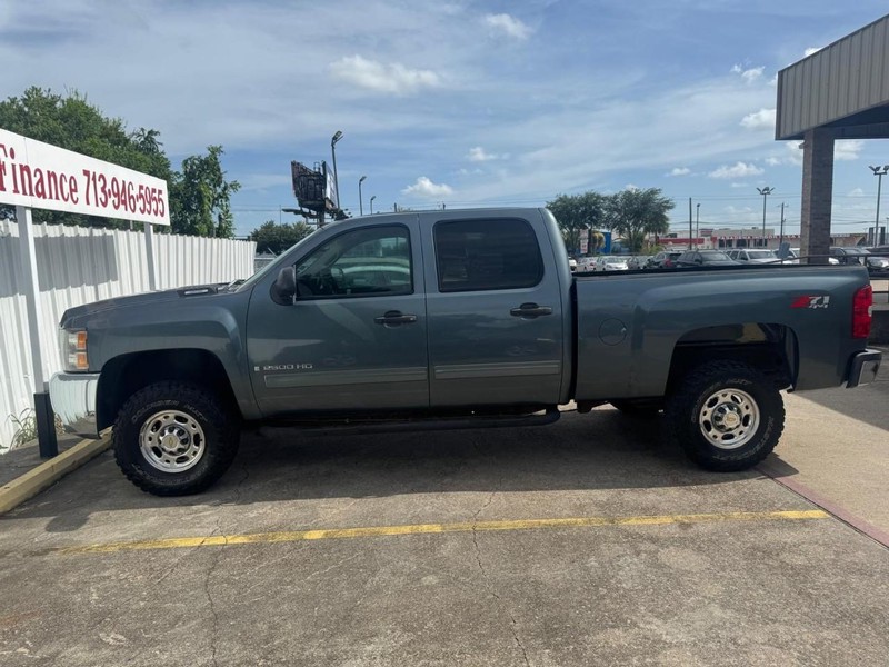 Chevrolet Silverado 2500HD Vehicle Full-screen Gallery Image 08