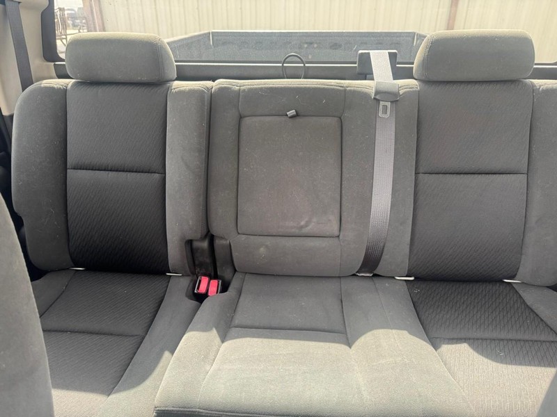 Chevrolet Silverado 2500HD Vehicle Full-screen Gallery Image 12