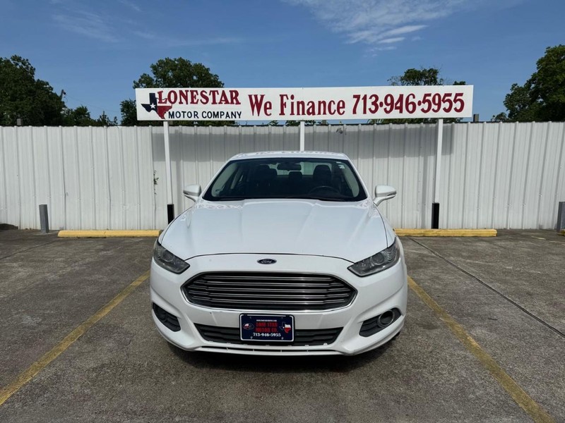 Ford Fusion Vehicle Full-screen Gallery Image 03