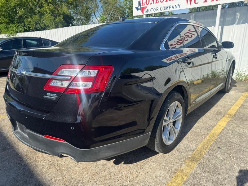 Ford Taurus Vehicle Full-screen Gallery Image 05